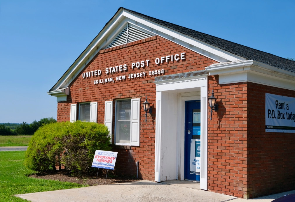usps post office building
