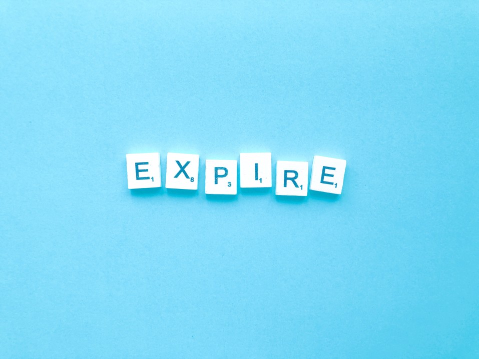 letters die zeggen "expire"