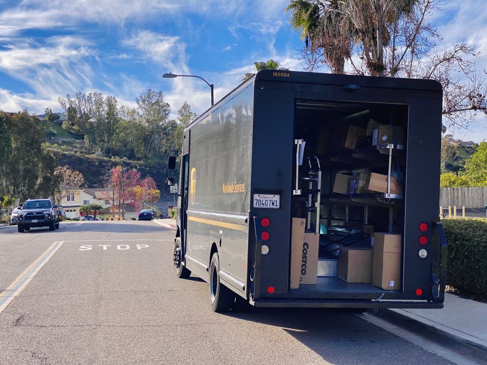  ups truck delivery mail