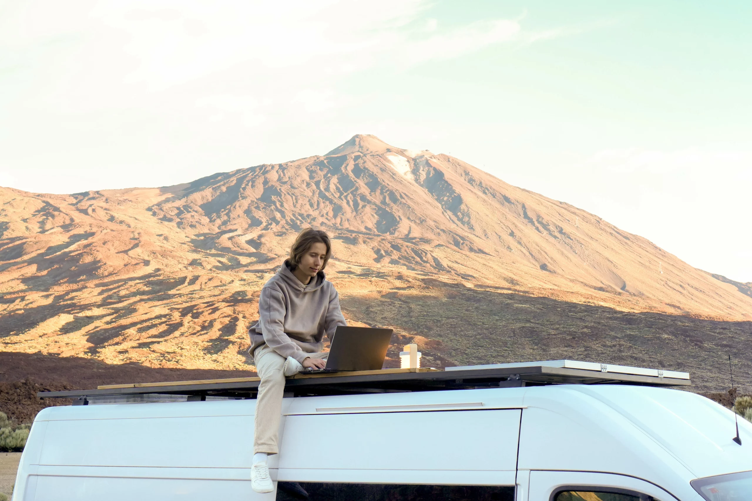 Traveling On An RV Without Losing Your Mail: Services Available and Step-by-Step Guide